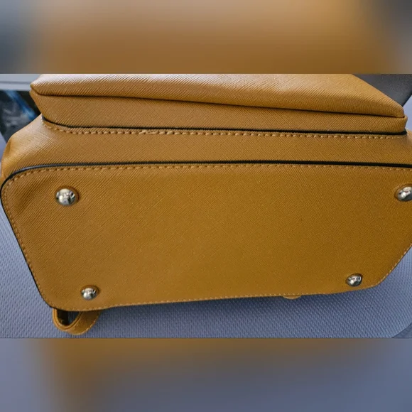 Backpack - Picture 3 of 5